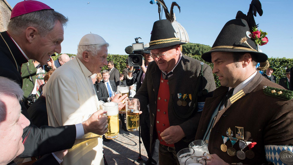 Watykan: uroczystość z okazji 90. urodzin Benedykta XVI