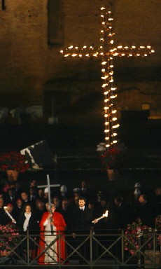 VATICAN-POPE-EASTER-GOOD FRIDAY