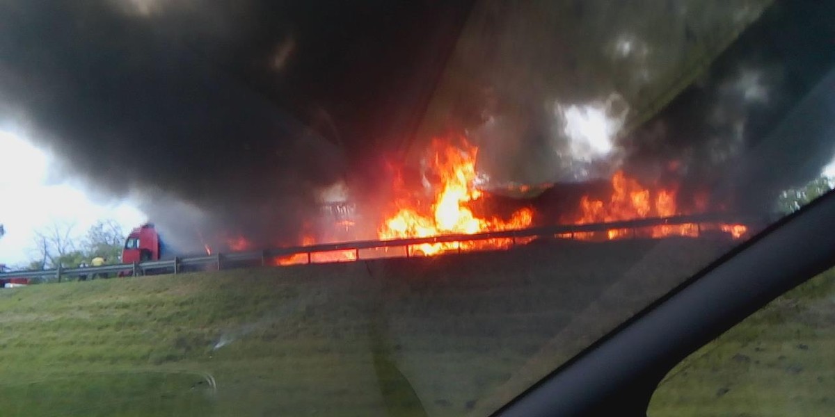 Małżeństwo spłonęło w samochodzie na autostradzie