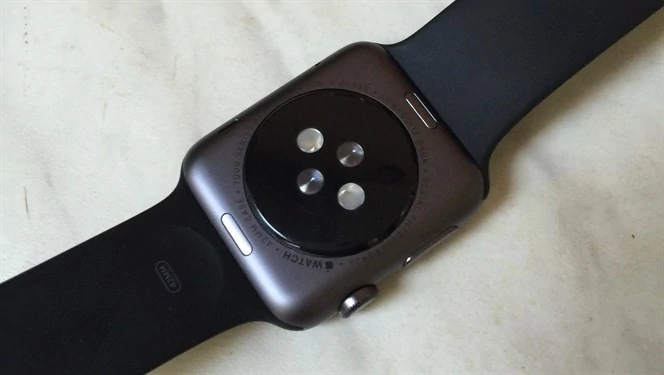 Apple Watch ma wbudowany pulsometr, który zmierzy puls