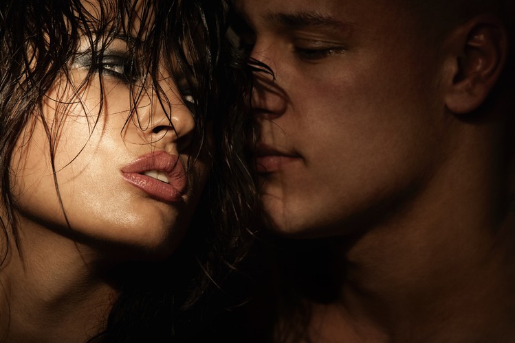 Pieprzne teksty, które zawsze rozgrzewają mężczyznę do czerwoności