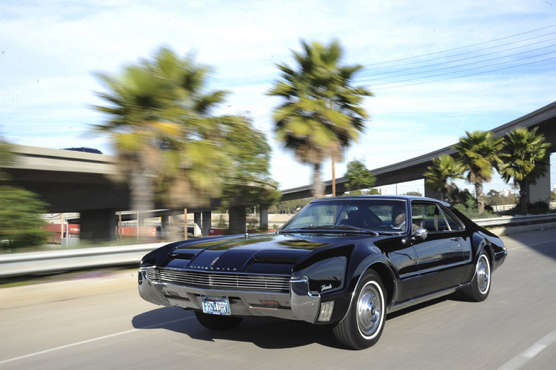 Oldsmobile Toronado: cała naprzód!