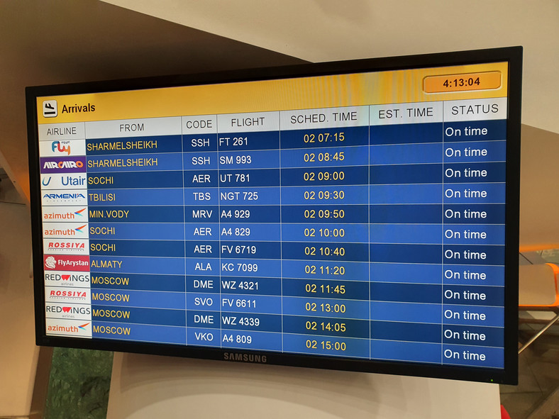 2 czerwca 2022 r., tablica przylotów na lotnisku pod Erywaniem