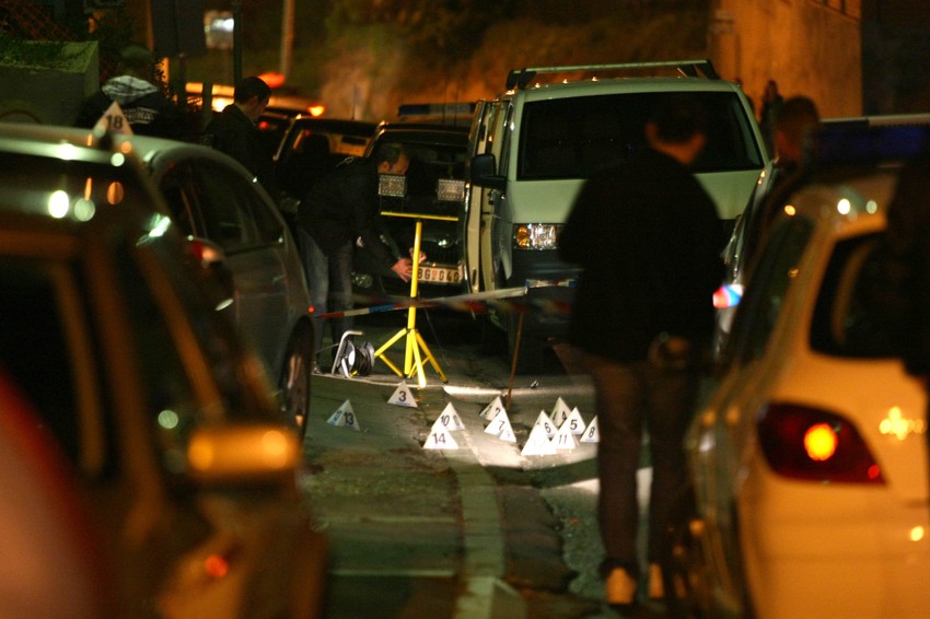 Policijski uviđaj ispred kafića "Sami"