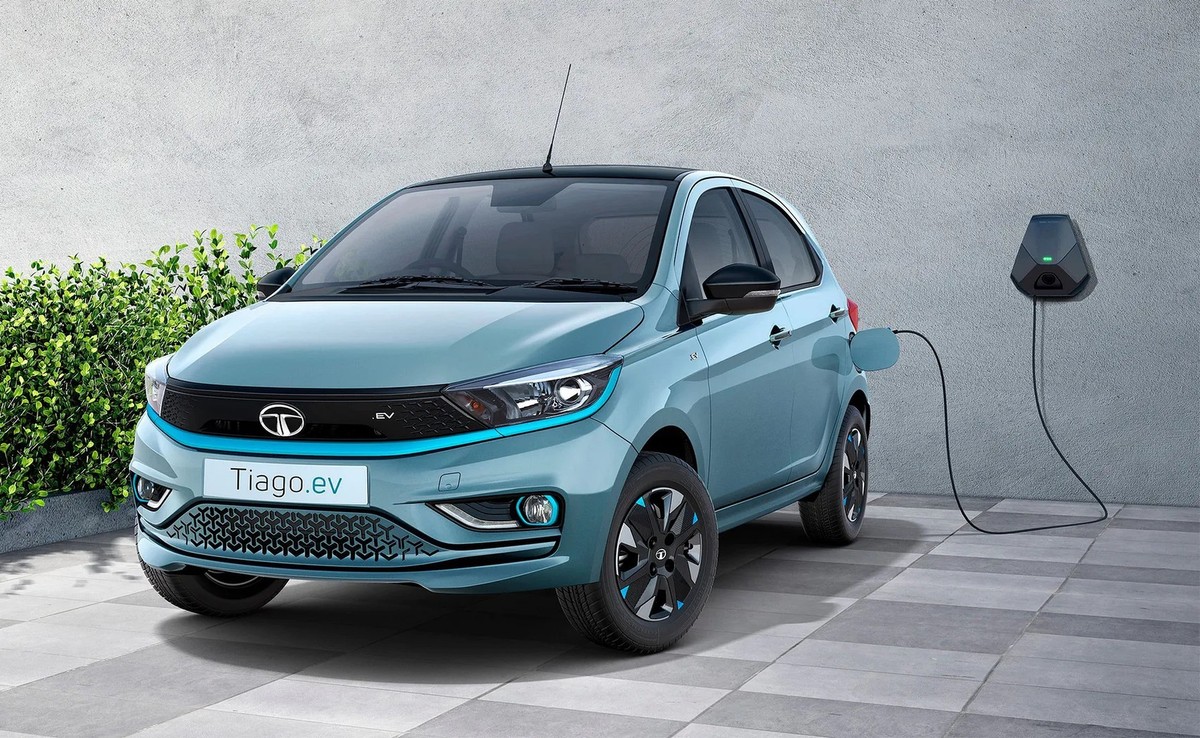 Tata Tiago.ev kosztuje od 10 tys. dolarów. W tej cenie trudno znaleźć jakikolwiek nowy samochód w europejskim salonie