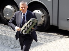 Zakłady w Mielcu prawie sprzedane. Szef MON: Przyszły nabywca jest nam dobrze zmiany