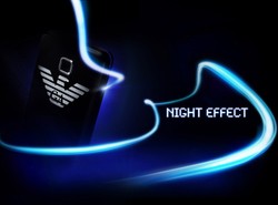 Telefon Emporio Armani seksowny nocą