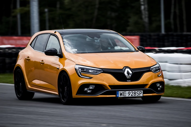 Toyota GT86 vs Renault Megane RS