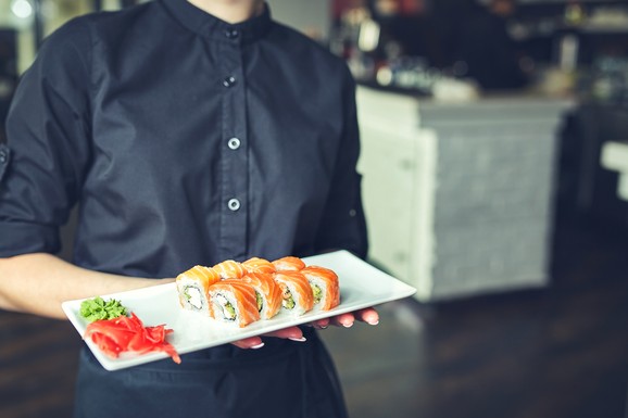 Zatvorena dva restorana zbog masovnog trovanja hranom: Više od 100 ljudi pogođeno! Švedska ovakav slučaj nije imala godinama