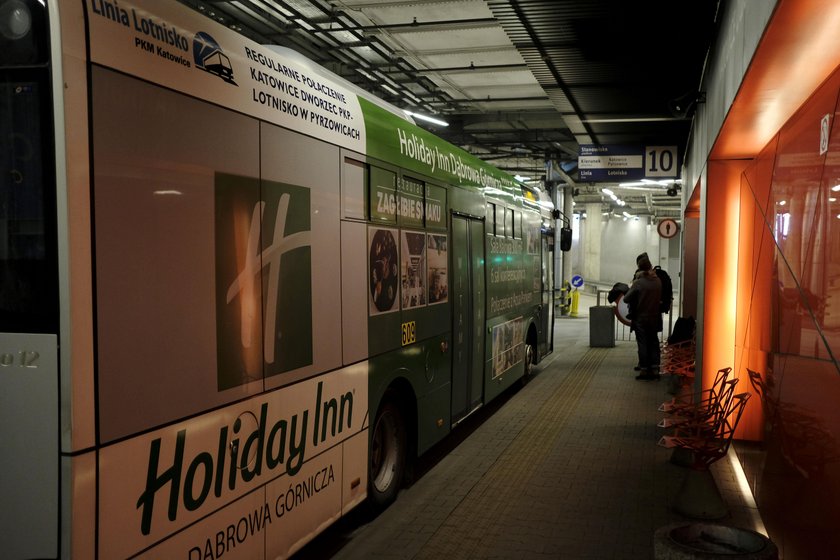 Katowice. Dodatkowe autobusy na lotnisko w Katowicach Pyrzowicach