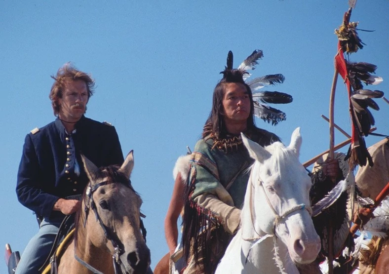 Tańczący z wilkami": western ponad barierami - Film