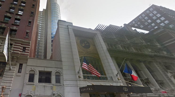 Ebből a New York-i hotelből ugrott ki a bankár / Fotó: Google Earth