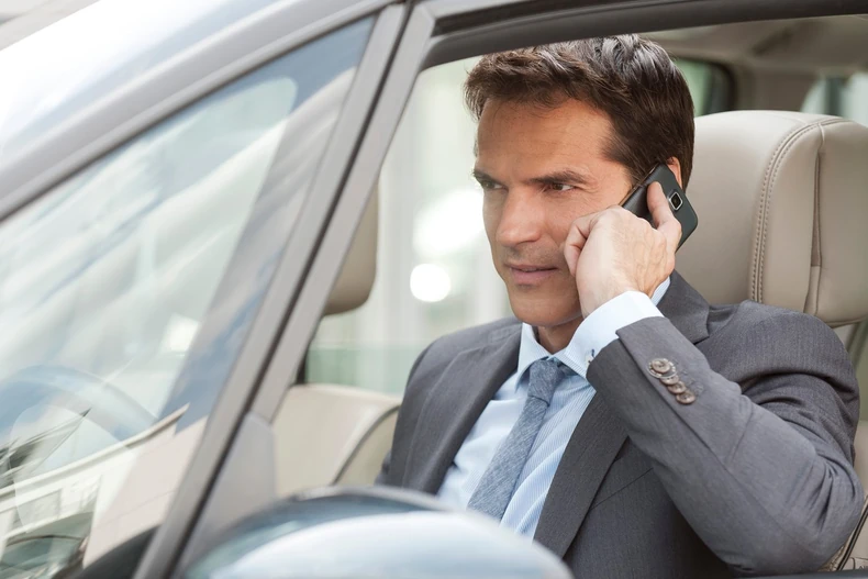 Prvo opomena pa kazna za razgovor tokom vožnje