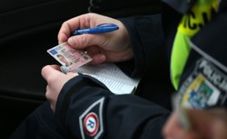 Policja kupi ponad 400 nowych laserowych mierników prędkości z rejestracją obrazu. Ale Iskra-1 zostaje