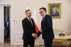 Andrzej Duda spotkał się z Szymonem Hołownią. Internauci natychmiast to podchwycili [MEMY]