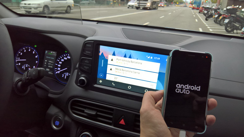 W Konie zapewne podstawowym źródłem muzyki będzie smartfon w trybie Android Auto lub CarPlay. Hyundai Kona