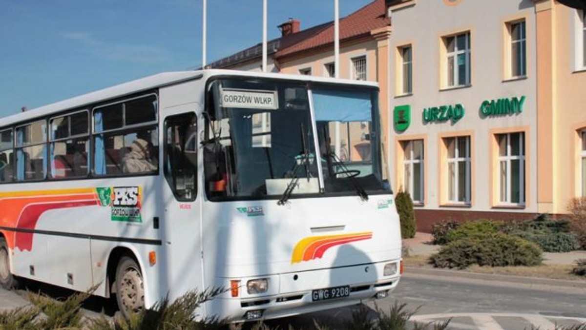 Władze Gorzowa robią kolejny krok w kierunku utworzenia terminalu przesiadkowego. Dziś prezydent Tadeusz Jędrzejczak wraz z prezesem Zarządu Przedsiębiorstwa Komunikacji Samochodowej Krzysztofem Częstochowskim podpisali list intencyjny w sprawie nabycia budynku dworca autobusowego i przyległego do niego placu na cele publicznego transportu zbiorowego.