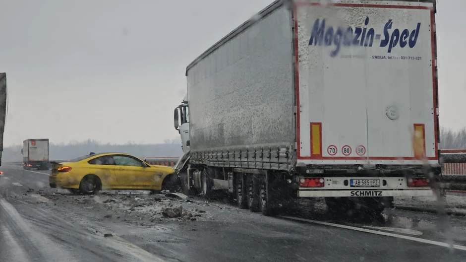 Saobraćajna nesreća na mostu kod Beške