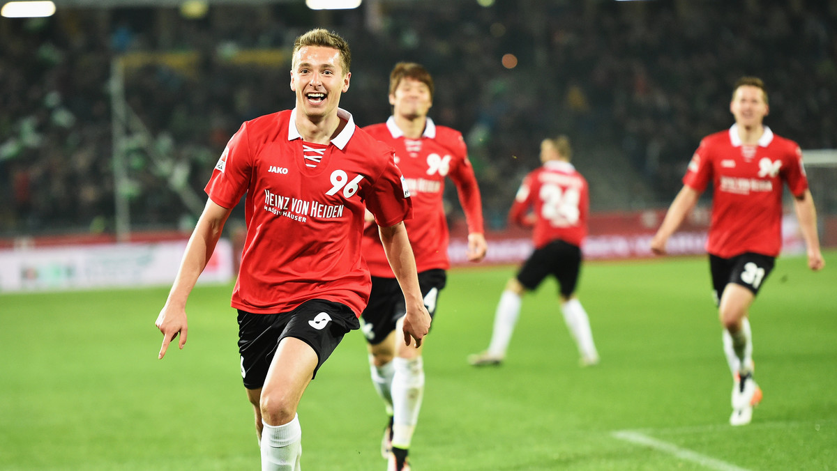 - Nie rozważam powrotu do ligi polskiej - dał do zrozumienia Artur Sobiech w rozmowie z "Super Expressem". Napastnik Hannover 96 przyznał, że wciąż wierzy w swój wyjazd z reprezentacją Polski na Euro 2016.