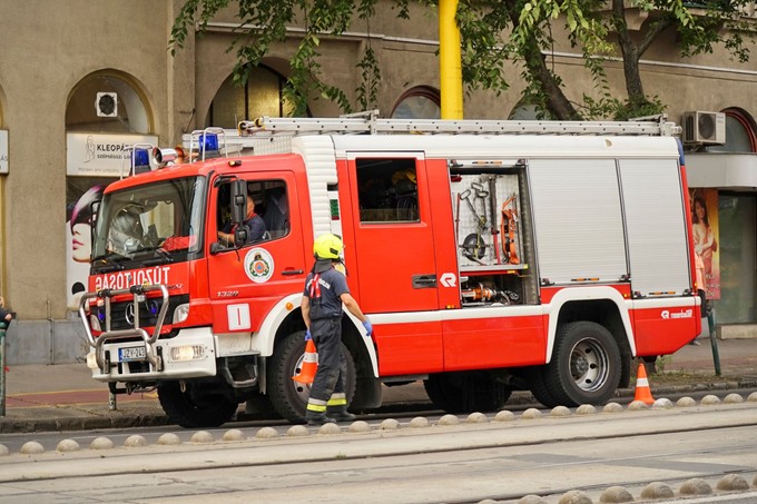 Hét tűzoltó megsérült a viharkárok felszámolása közben