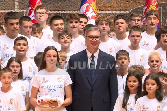 Vučić sa učesnicima kampa "Srbija te zove 2026" (VIDEO)
