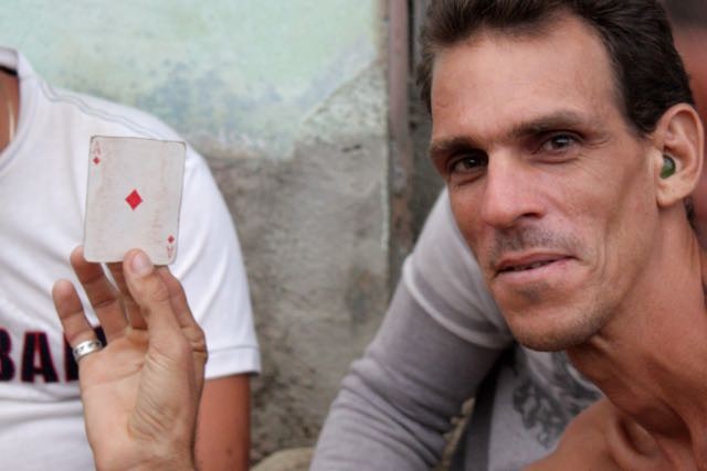 As w ręku, kulka w uchu