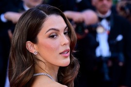 Bivša MIS UNIVERZUMA lepa kao greh istakla INTIMNU ZONU, A NOGE KAO VRETENO: Hoda i ne zastajkuje, ostali UZDIŠU - u Kanu je ovo DOZVOLJENA MERA PROVOKACIJE