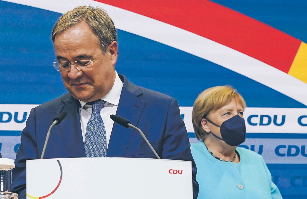 Armin Laschet i Angela Merkel w dniu wyborów