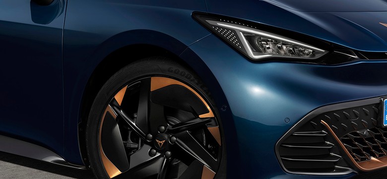 CUPRA Born wjeżdża do Polski i zawstydza Volkswagena nie tylko stylem