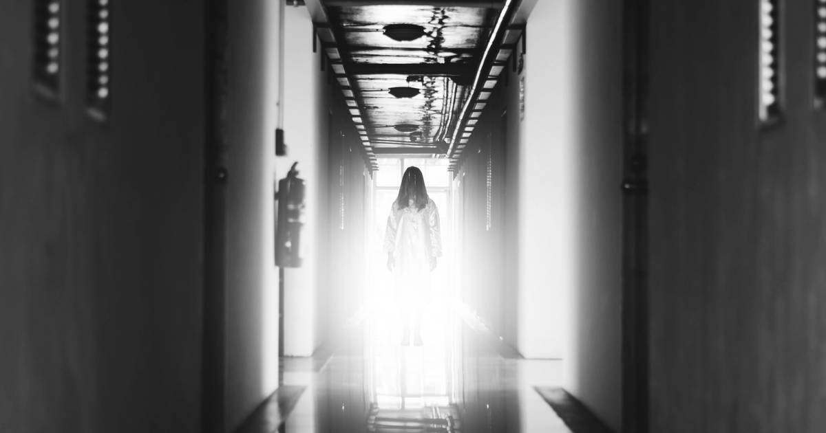 Hátborzongató véletlen: szellemet rögzített a bejárati ajtó kamerája - Noizz