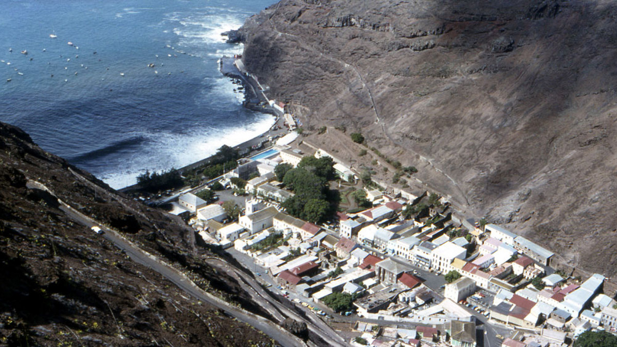 To brytyjskie terytorium zamorskie składa się z wysp: Świętej Heleny, Wniebowstąpienia (Ascension) i grupy Tristan da Cunha.