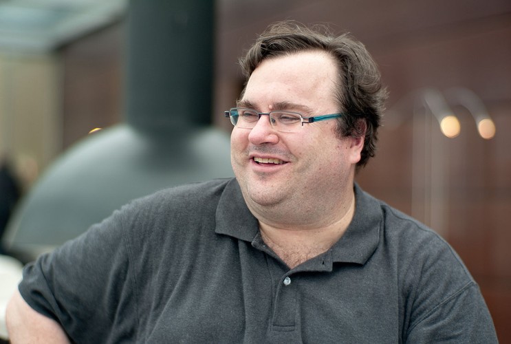 Reid Hoffman jest założycielem medium społecznościowego do utrzymywania kontaktów biznesowych, czyli LinkedIn. Hofmann już wiele lat wcześniej chciał stworzyć własną wersję Facebooka (SocialNet). Uczynił to jednak już w 1997 roku, co okazało się być zbyt wczesnym okresem. Hoffman jest także współzałożycielem PayPala. Biznesmen aktywnie działa w świecie startupów, poza tym chętnie dzieli się swoimi doświadczeniami, jest autorem kliku książek.