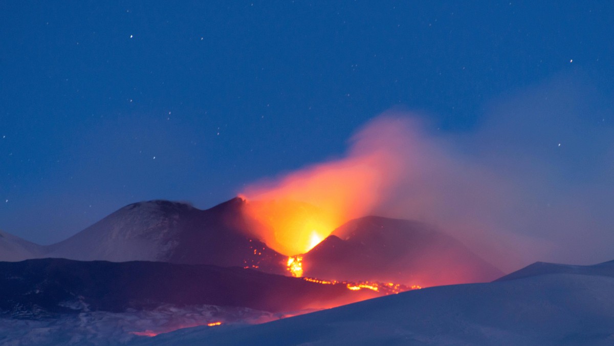 Wulkan Etna na Sycylii ponownie się przebudził