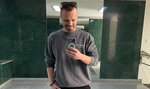 Marcin Hakiel strzela selfie. W dość nietypowym miejscu i stroju