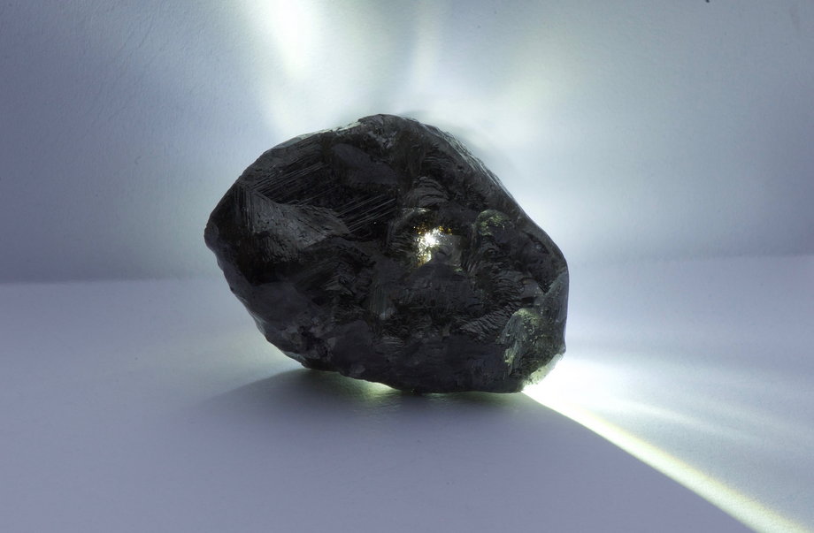 Tak wygląda nieoszlifowany diament. Tutaj: Sewelo, drugi największy diament w historii branży, sprzedany firmie Louis Vuitton