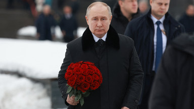 Tonący... kwiatów się chwyta. Absurdalny pomysł w Dumie Państwowej. Chcą wymieniać ropę naftową na róże i tulipany