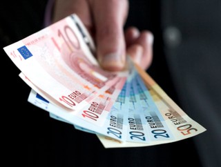 Włochy: Mniej fałszywych euro. Nowe banknoty trudniejsze do podrobienia