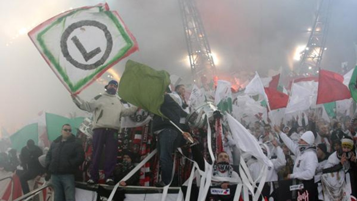 Obydwie holenderskie drużyny - PSV i Twente czekają przyjazdy do Polski. Ale wraz z nimi prawdopodobnie nie przyjadą kibice. Fani PSV zapowiedzieli, że w ogóle nie zorganizują wyjazdu, podobnie ich odpowiednicy z Enschede, którzy mieli być straszeni przez Polaków.