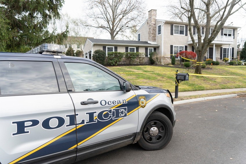 Policija ispred Kitove kuće