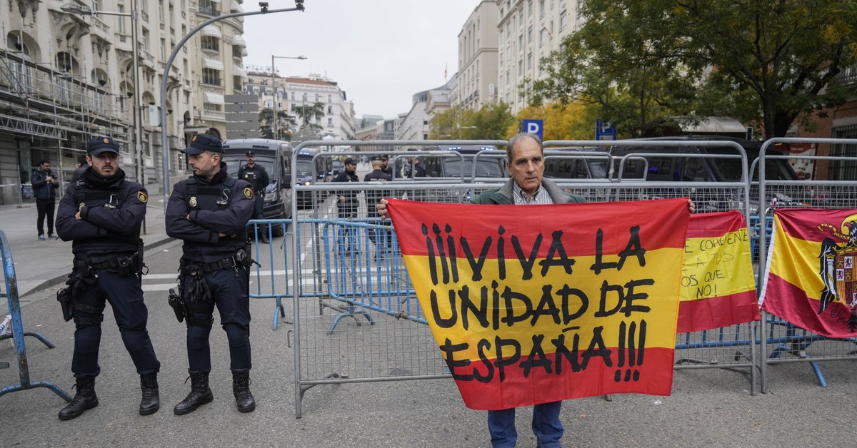 Medios de comunicación españoles: la policía hace mal uso de la fuerza contra los participantes en la manifestación