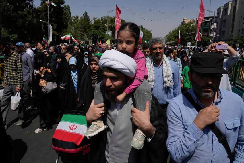 Protest protiv izraelskih napada na Iran u Teheranu