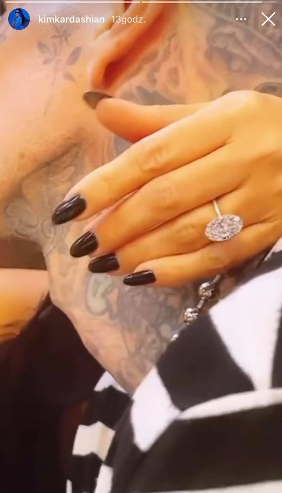 Te gwiazdy pokazały pierścionek zaręczynowy: Kourtney Kardashian