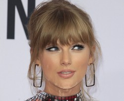 Taylor Swift rozbija bank na American Music Awards i przechodzi do historii