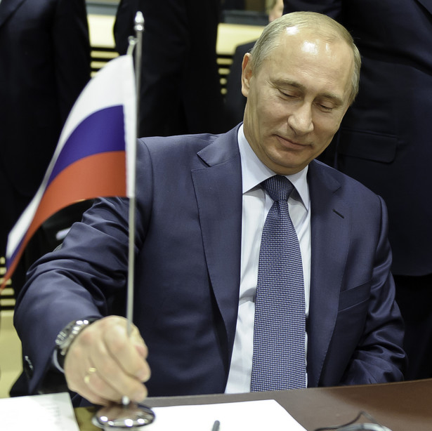 Odpowiedź Rosji na sankcje Zachodu: Moskwa stworzy narodowy system płatniczy