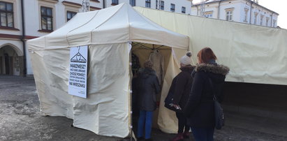 Zostawiają swoje ubrania dla innych. "Wymiana Ciepła" w Rzeszowie