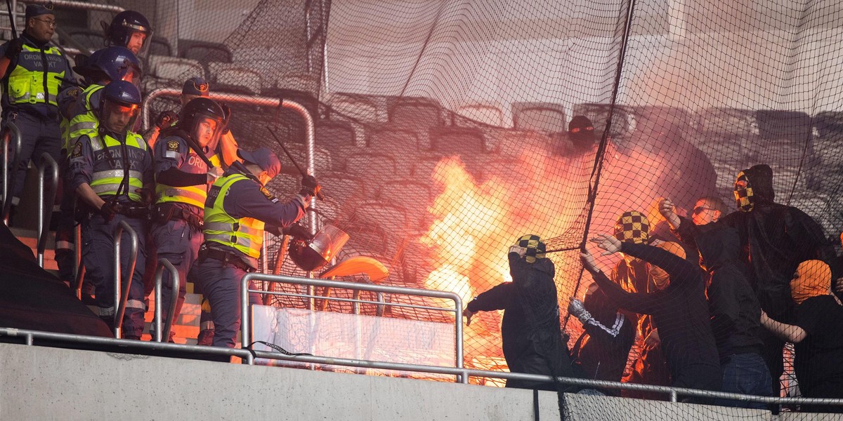 Przerażające sceny na stadionie w Sztokholmie. 