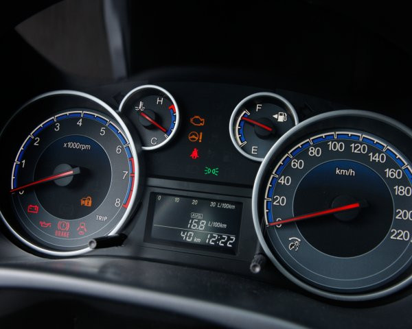 Suzuki SX4: zmieniony wygląd, mniejszy poziom emisji CO2 (ceny w Polsce)