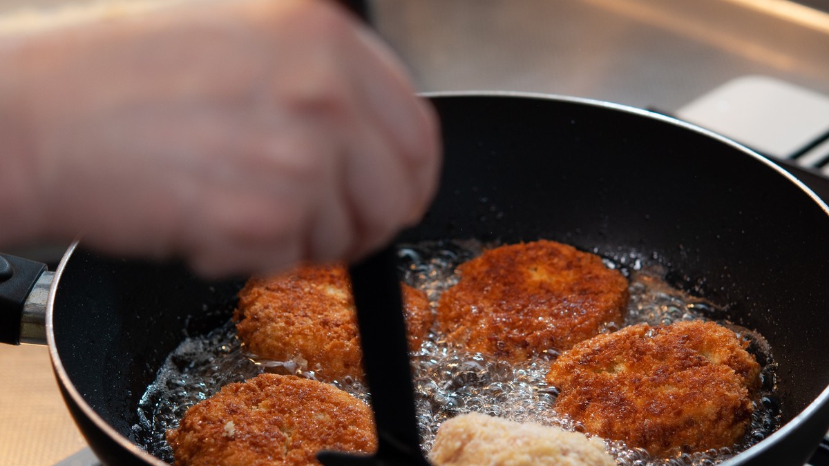 Tajna najsočnijih faširanih šnicli iz bakinog kuvara: Uz ove trikove neće biti suve i tvrde