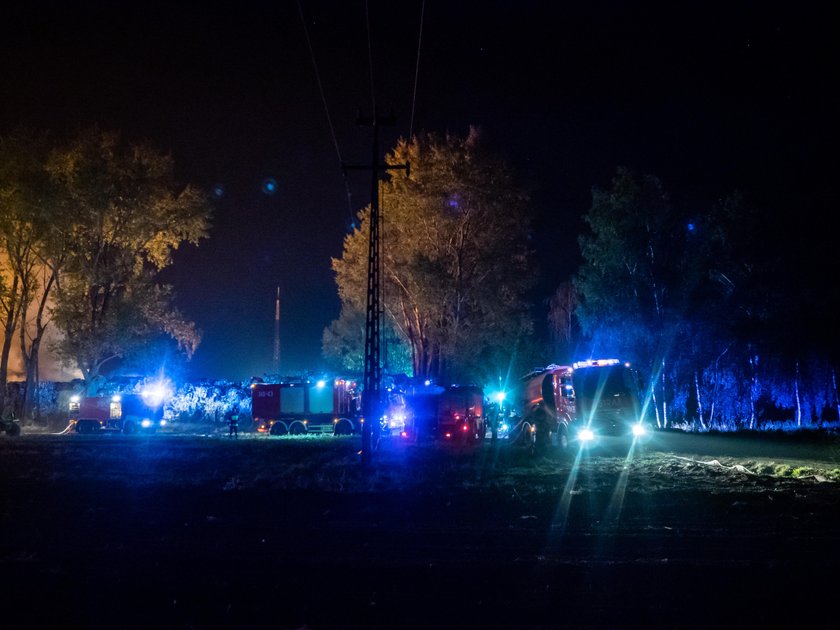 Pożar dwóch składowisk odpadów w Grabowie pod Łęczycą