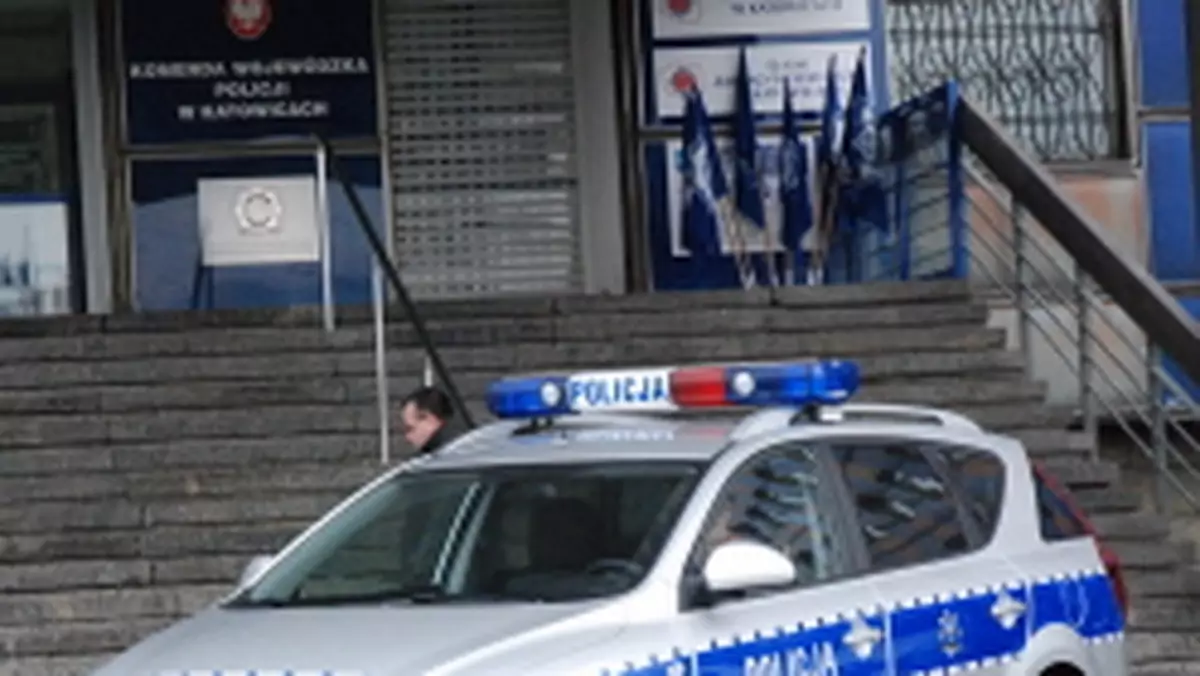 Kia: polscy policjanci w radiowozach cee’d